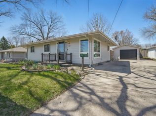 3908 82nd St, Urbandale, IA 50322