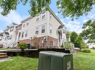 8025 Lantern Ct, Manassas, VA 20109