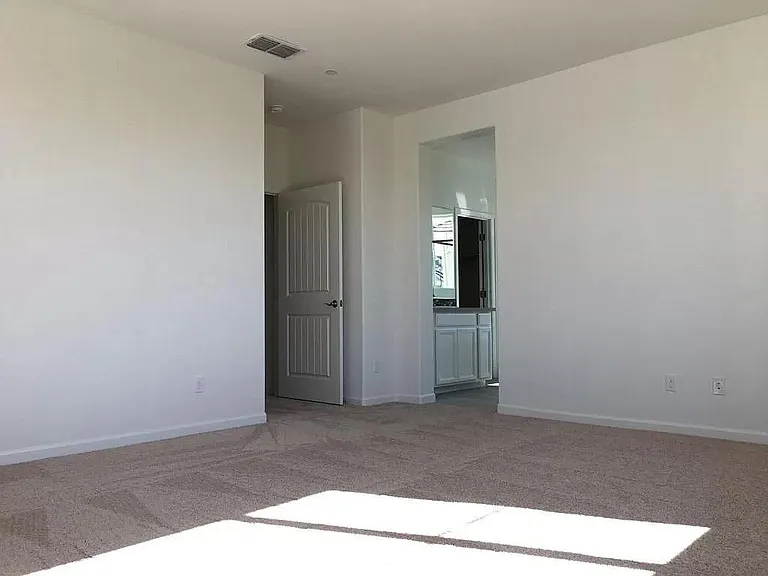 2522 Amelia Earhart Ave — Photo 10