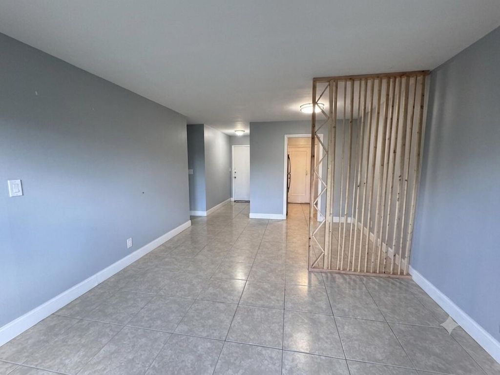1150 E Sample Road #204, photo 5