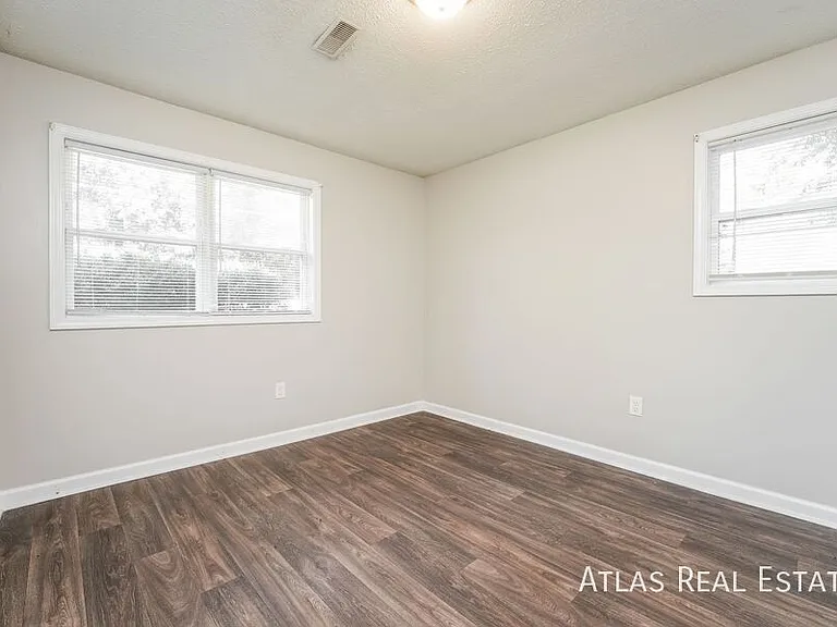 Lexington Heights — Photo 34