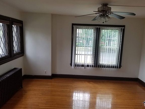 4th image of 1160 Parkside Ave