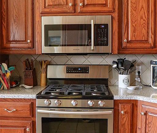 3rd image of 805 W Prairie Way