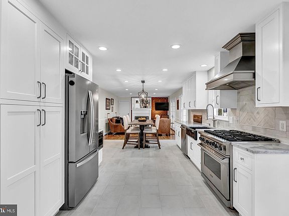 3rd image of 9923 Lindel Ln