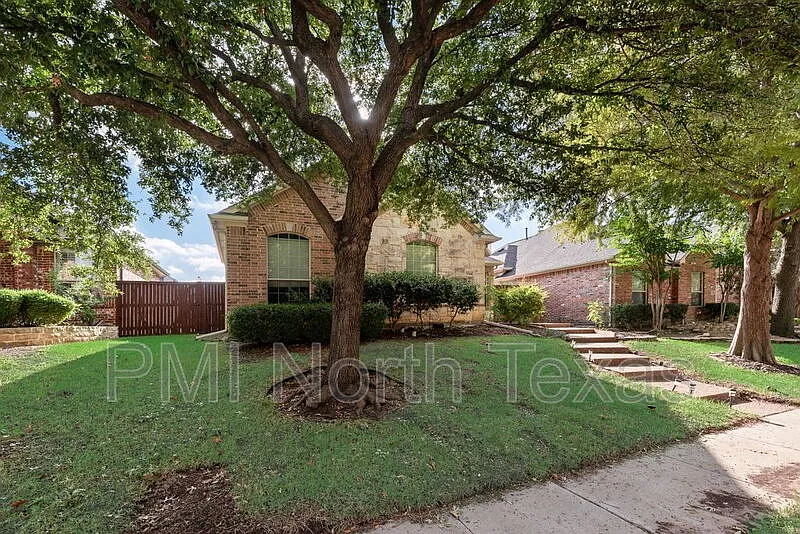 3 bed, 2.0 bath, 2103 sqft, $2,850 — Photo 3