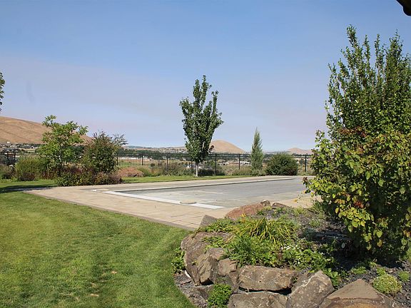 5th image of 922 W Allenwhite Dr