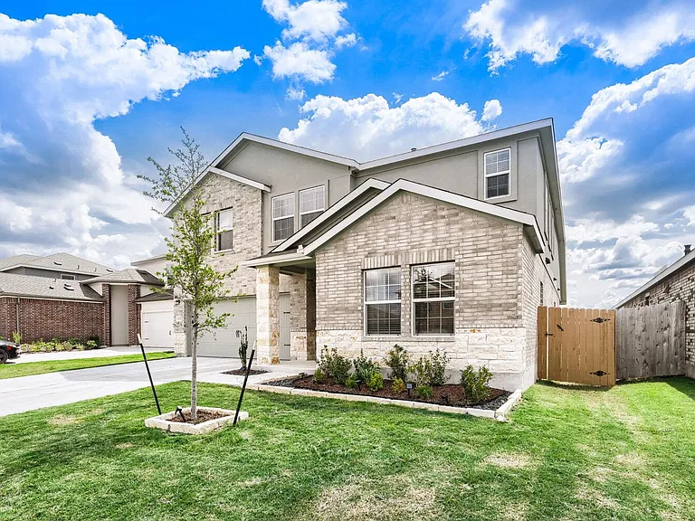 1337 Aquilla Dr — Photo 2