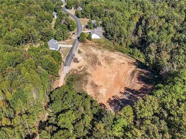 12796 Lakeland Hills Dr, Northport, AL 35475