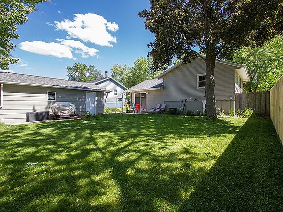 2nd image of 1026 Lilac Ln