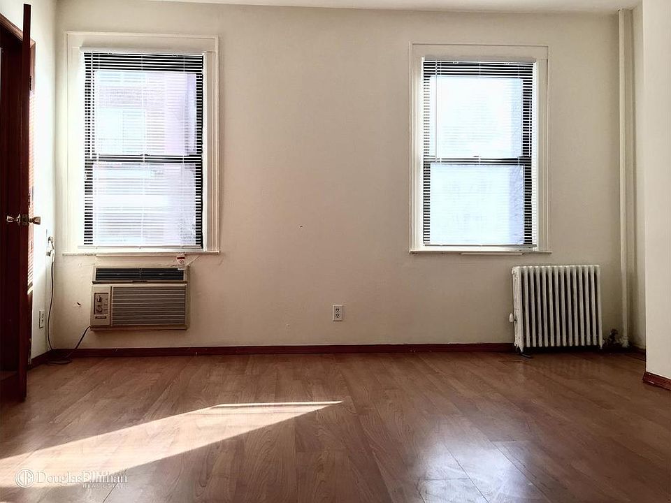 2nd image of 225 Calyer St APT 2
