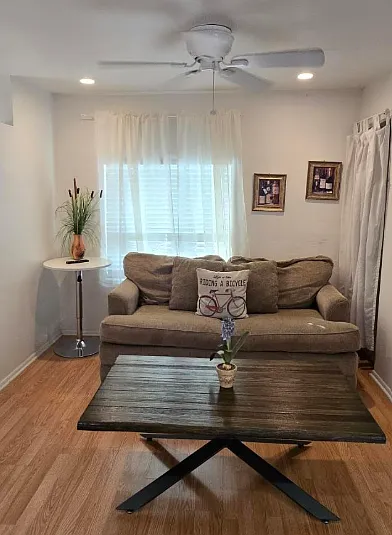 1 bed, 600 sqft, $1,075 — Photo 2