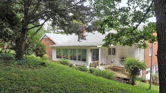3rd image of 529 Meadow Dr