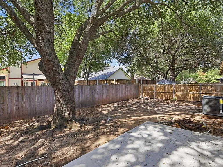 8812 Sabinas Trl — Photo 48