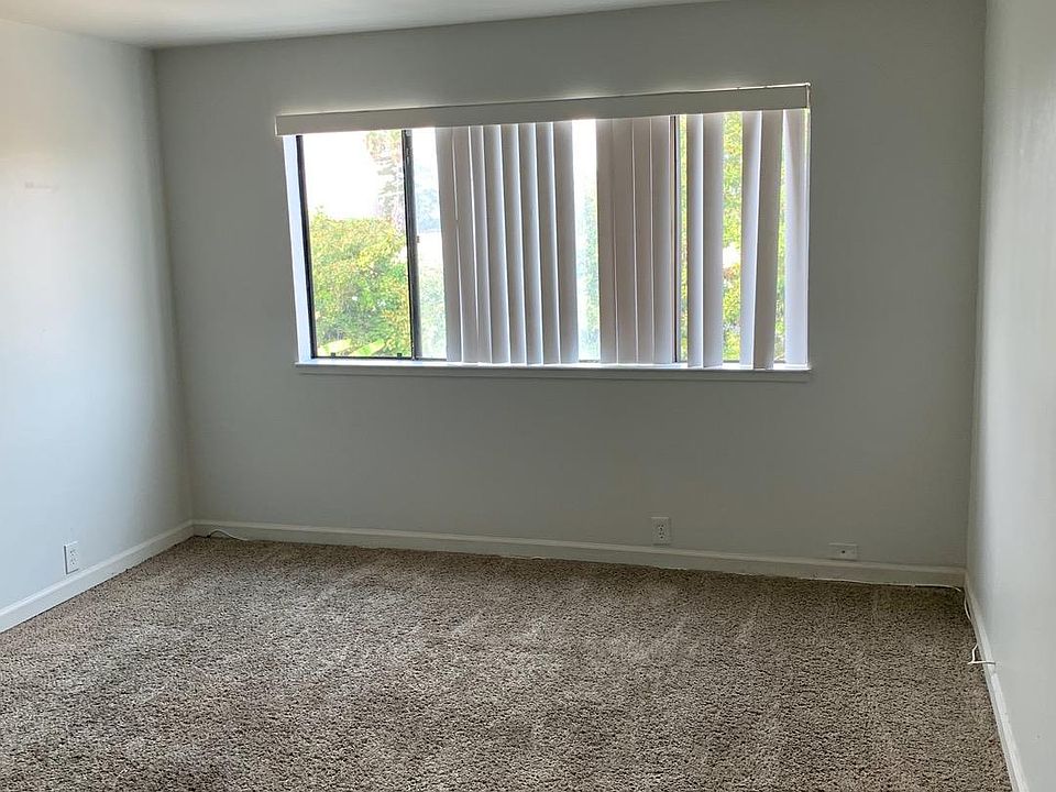 1st image of 348 4th Ave #18