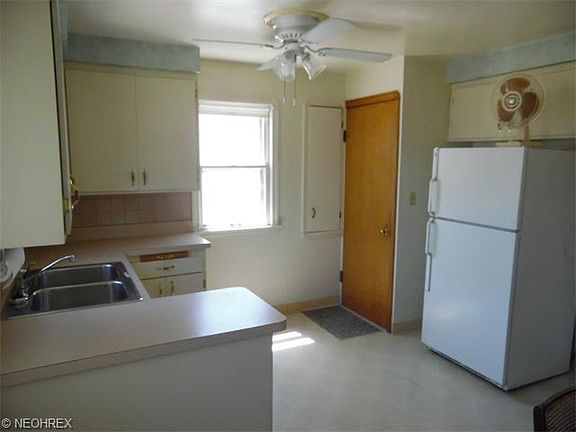 3rd image of 351 High Tee Dr