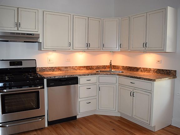 3rd image of 3301 W Dickens Ave #1