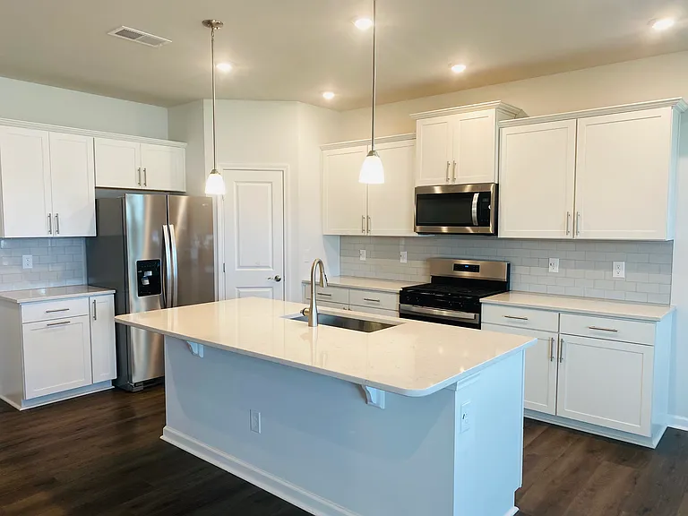 1312 Hollyview Ave — Photo 6