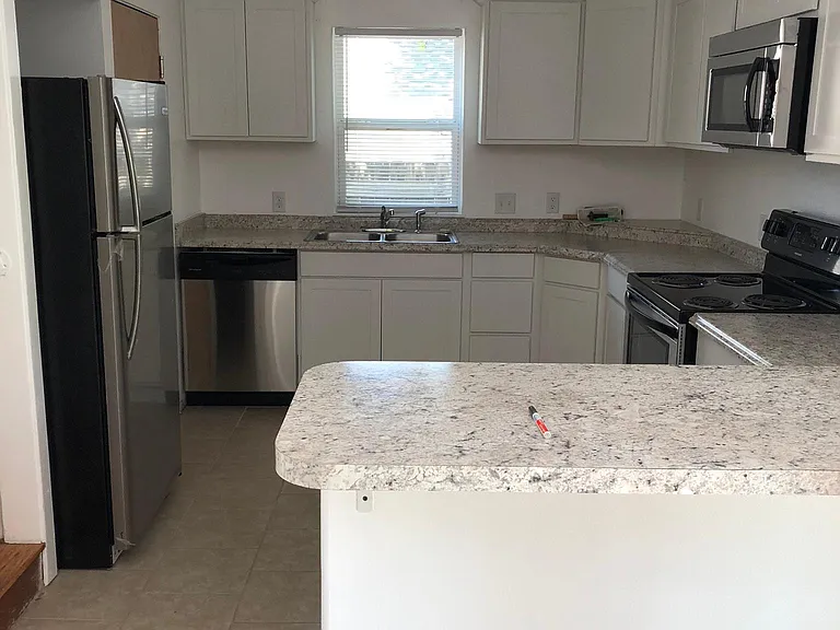 704 W 9th Ave — Photo 3
