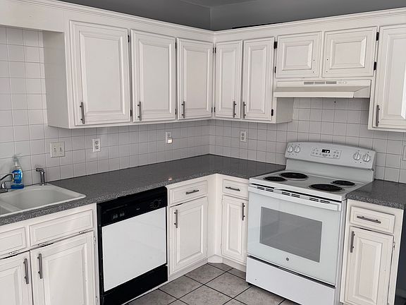 2nd image of 1316 E Rachel Ln
