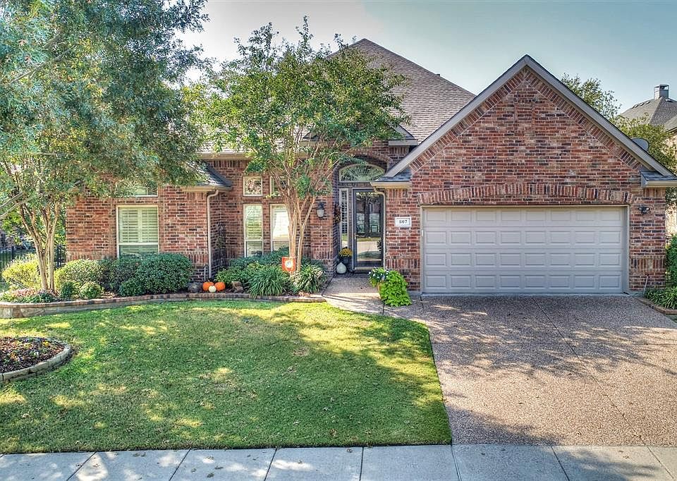 1st image of 807 Barton Springs Dr