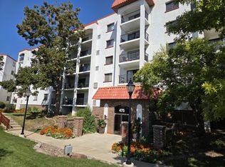 475 Plum Creek Dr #206, Wheeling, IL 60090