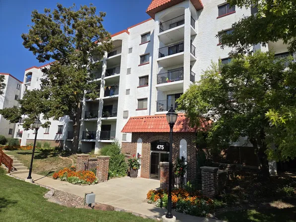 475 Plum Creek Dr #206, Wheeling, IL 60090