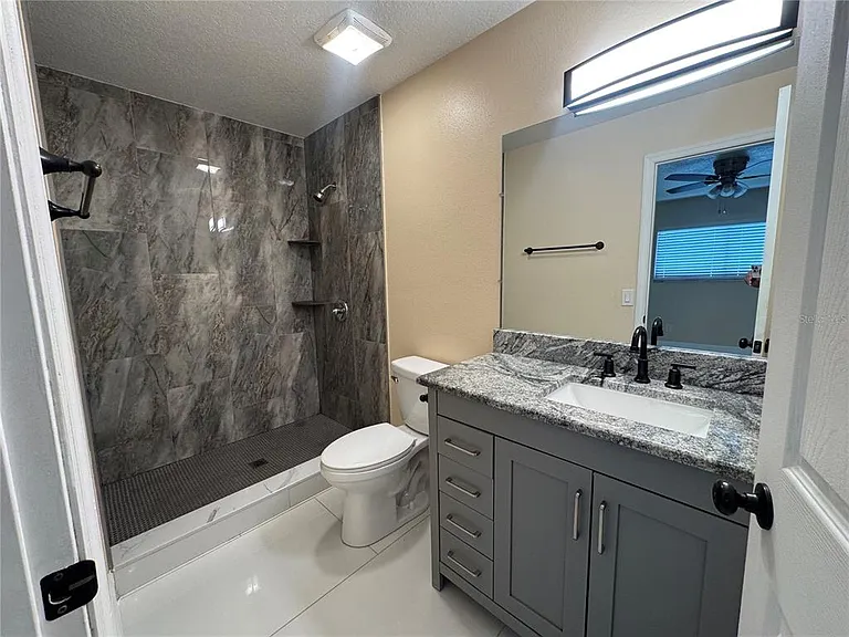 725 Northlake Blvd #18 — Photo 4