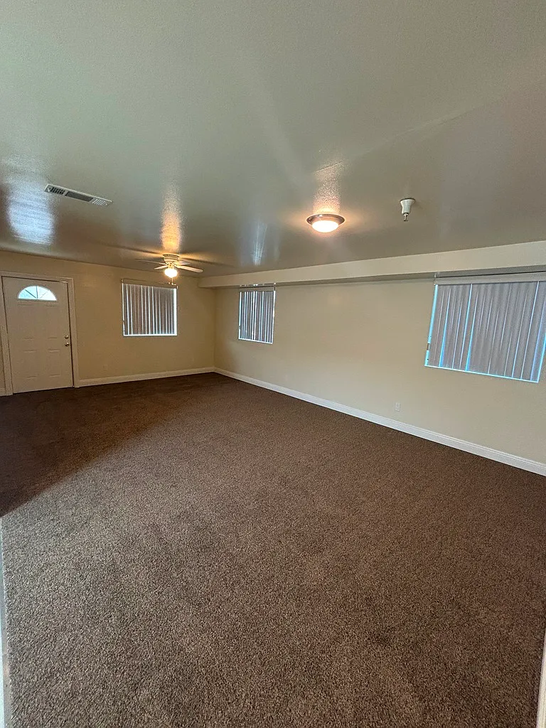 5 bed, 1854 sqft, $3,900 — Photo 3