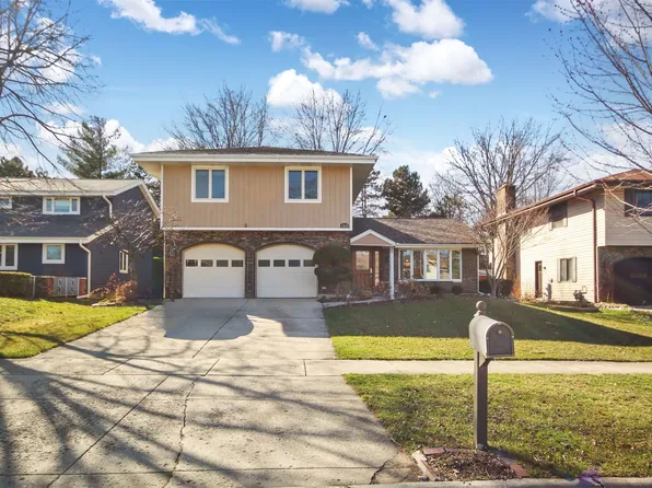 160 Cambridge Ln, Bloomingdale, IL 60108