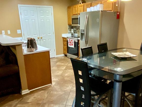 3rd image of 659 Glen Arvin Cir