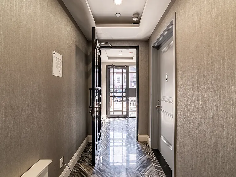 1117 Lafayette Ave #2R — Photo 13