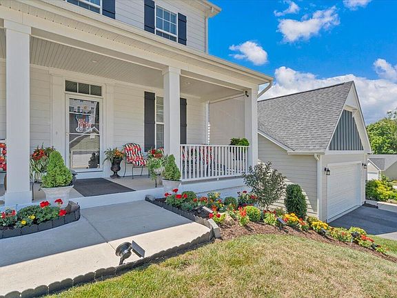 4th image of 2141 Kings Walk Dr NE