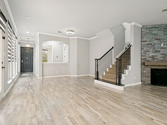 4th image of 2450 Sunderland Ln