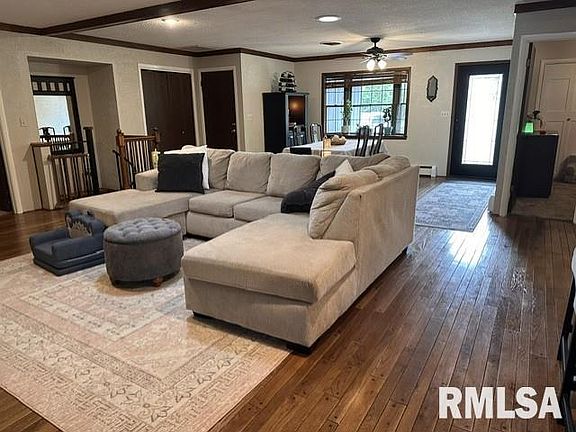 2nd image of 12 Aaron Dr