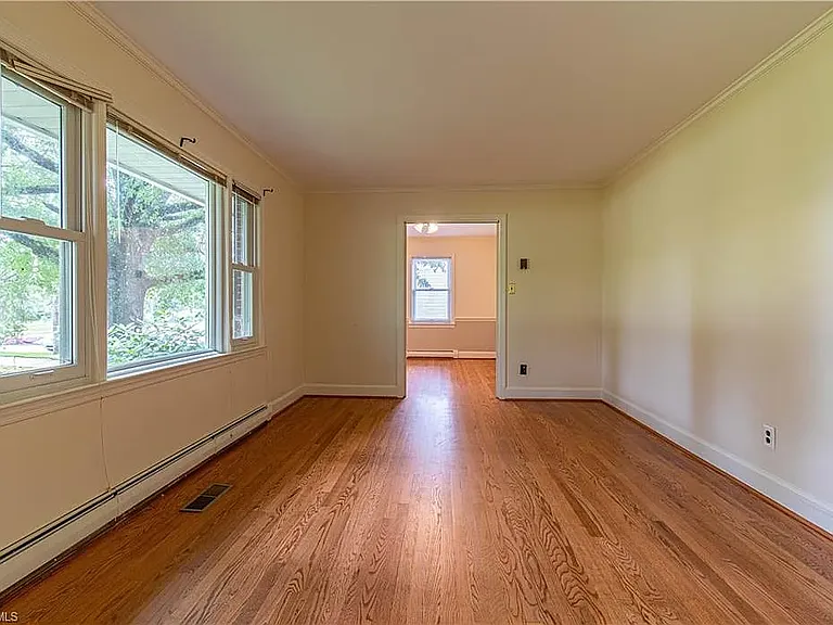 654 Meadowlark Dr — Photo 4