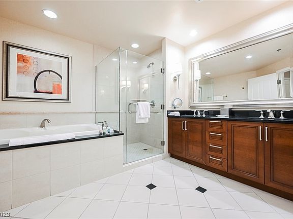 4th image of 135 Harmon Ave #1509