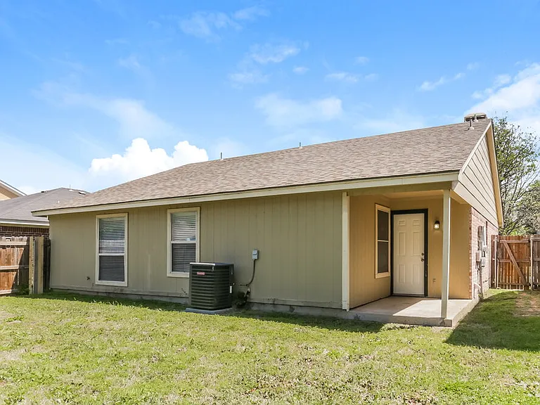 5532 Four Winds Dr — Photo 15