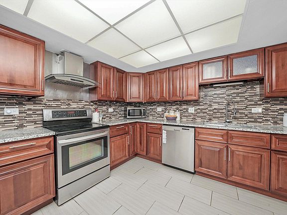 4th image of 10225 S Komensky Ave APT 1H