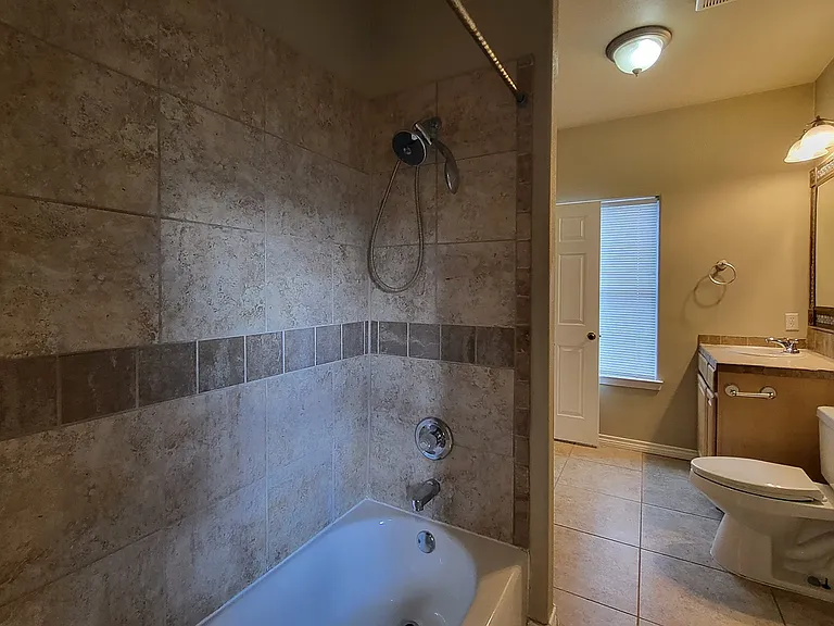 1105 N Cuernavaca Dr #B — Photo 14