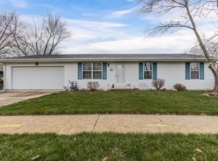 701 Castleton Dr, Champaign, IL 61821