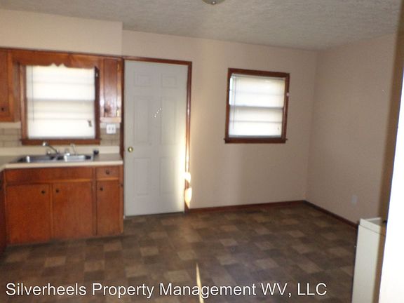 4th image of 2309 Covert St