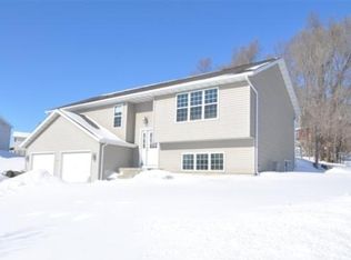 404 Drumlin Hl, Deerfield, WI 53531