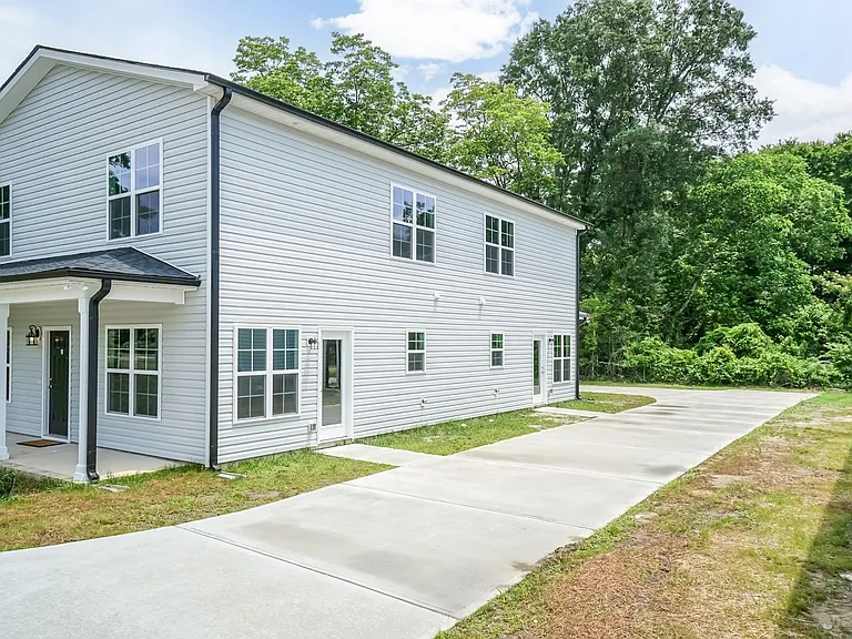 208 S Leslie St — Photo 2