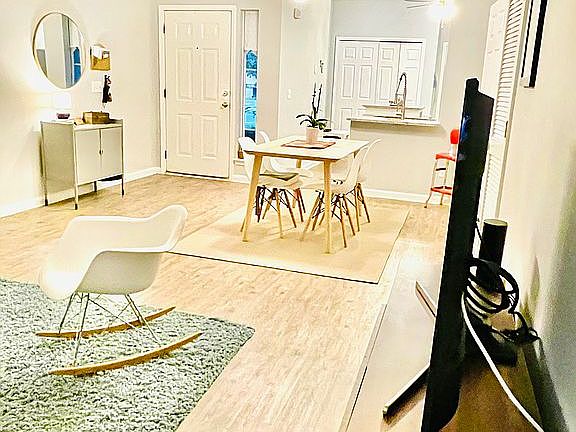 5th image of 4702 Playpen Dr
