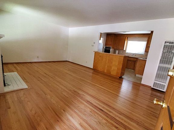 5th image of 2223 8th Ave