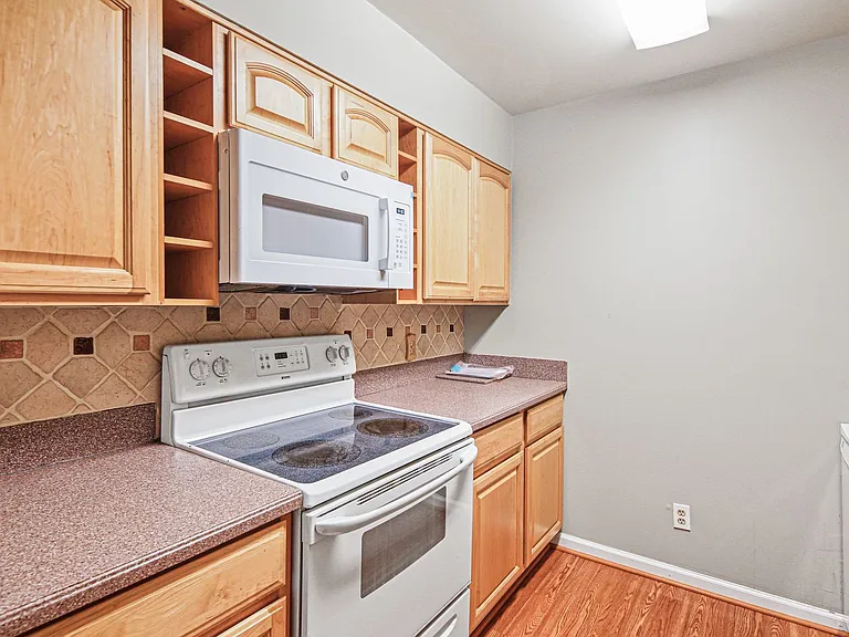 4906 Columbia Rd #8 — Photo 12