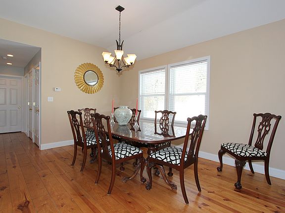 3rd image of 23 Hampton Dr
