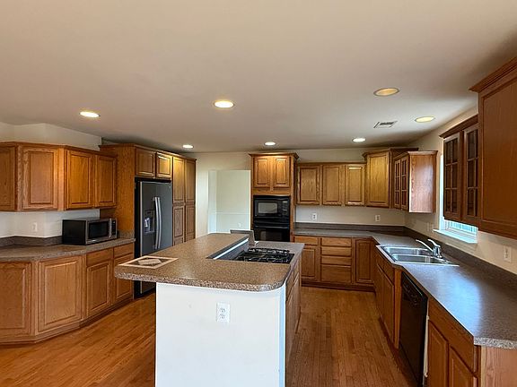 3rd image of 9421 Laurel Oak Dr
