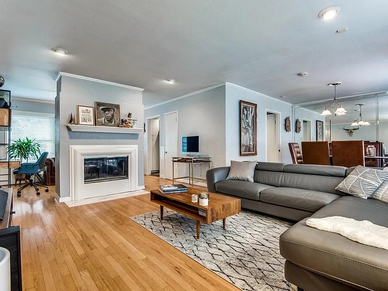 7006 Clayton Ave — Photo 3