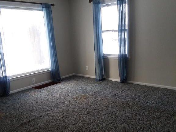 4th image of 4343 44th St SW